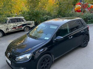 2010 Volkswagen Golf VI, чёрный, 665000 рублей, вид 2