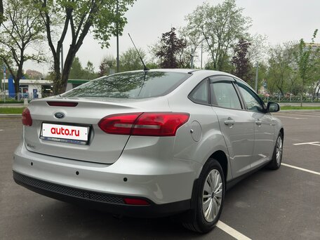 2016 Ford Focus III Рестайлинг, серебристый, 1100000 рублей, вид 3