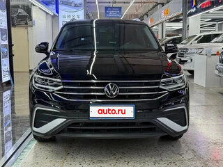 2022 Volkswagen Tiguan II Рестайлинг, чёрный, 2235000 рублей, вид 2