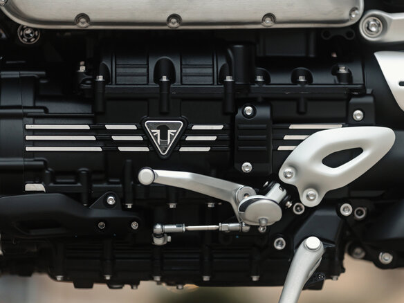 2023 Triumph Rocket 3, серебристый, 2490000 рублей - вид 14