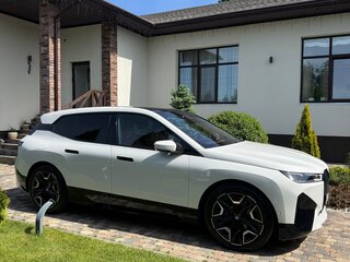 2022 BMW iX xDrive40 I (I20), белый, 7590000 рублей, вид 5