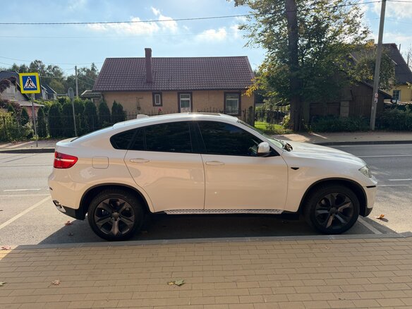 2010 BMW X6 35i 6-speed I (E71), белый - вид 1