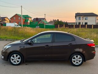 2017 Kia Rio III Рестайлинг, коричневый, 995000 рублей, вид 4