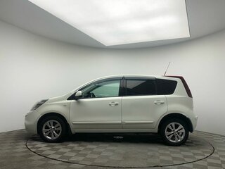 2013 Nissan Note I Рестайлинг, белый, 807000 рублей, вид 4