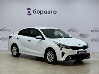 2021 Kia Rio IV Рестайлинг, белый, 1835000 рублей, вид 3