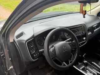 2020 Mitsubishi Outlander III Рестайлинг 3, серый, 2200000 рублей, вид 4