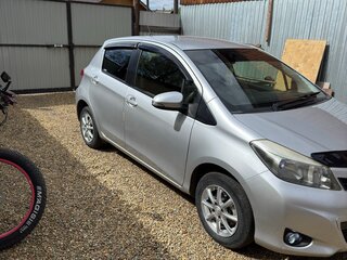 2012 Toyota Vitz III (XP130), серый, 730000 рублей, вид 3