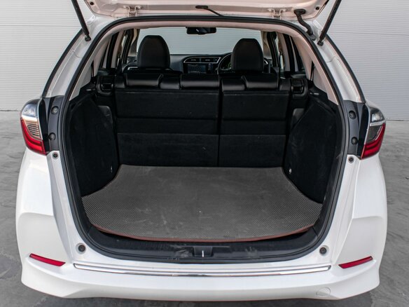 2019 Honda Shuttle II Рестайлинг, белый, 1669000 рублей - вид 21