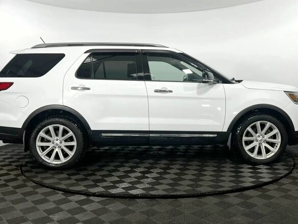 2018 Ford Explorer V Рестайлинг, белый, 2850000 рублей - вид 4