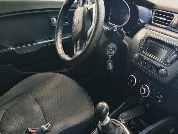 2013 Kia Rio III, белый, 500000 рублей - вид 1