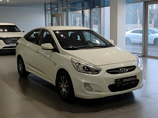 2013 Hyundai Solaris I, белый, 725000 рублей, вид 3