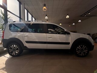 2025 Lada (ВАЗ) Largus Cross I Рестайлинг, белый, 2016500 рублей, вид 2