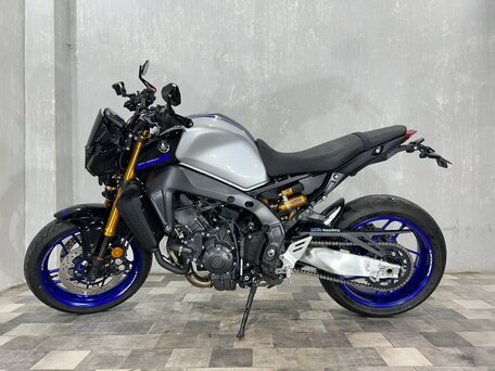2022 Yamaha MT-09 (FZ-09), серый, 1055000 рублей, вид 2