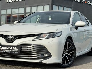 2018 Toyota Camry VIII (XV70), белый, 2380000 рублей, вид 2