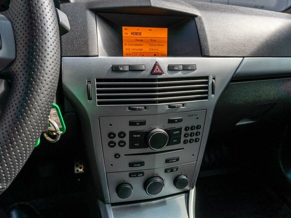 2011 Opel Astra H Рестайлинг, белый, 459000 рублей - вид 11