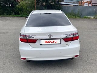 2017 Toyota Camry VII (XV50) Рестайлинг, белый, 2350000 рублей, вид 5