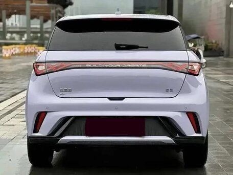 2024 BYD Dolphin 44.9 kWh I, фиолетовый, 1453000 рублей, вид 4