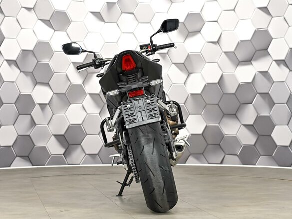 2025 Honda CB 650R, серый - вид 5