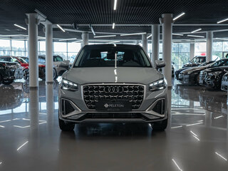 2025 Audi Q2 L 35 TFSI I Рестайлинг, серый, 3740000 рублей, вид 3