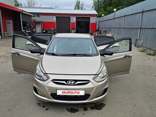 2011 Hyundai Solaris I, бежевый, 560000 рублей, вид 4