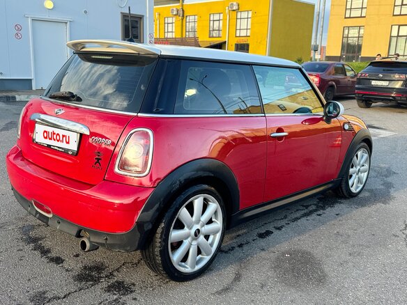 2009 Mini Hatch Cooper II (R56), красный, 680000 рублей - вид 5