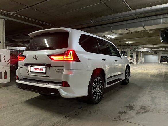 2017 Lexus LX 570 III Рестайлинг 2, белый, 7650000 рублей - вид 14