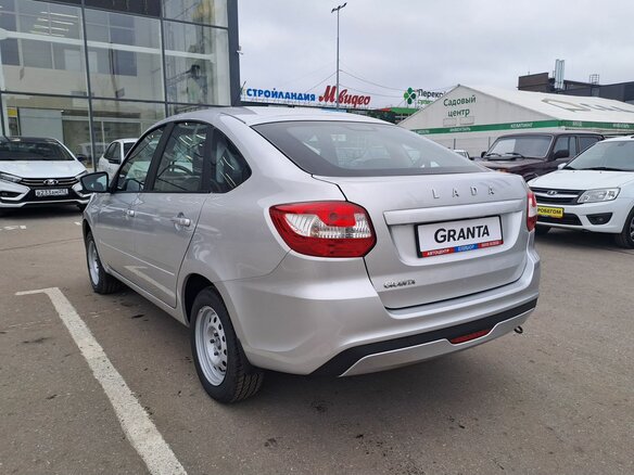 2026 Lada (ВАЗ) Granta I Рестайлинг, серебристый - вид 3