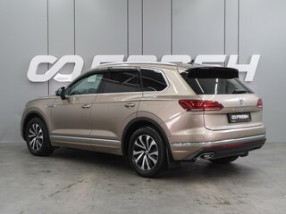 2018 Volkswagen Touareg III, бежевый, 5249000 рублей, вид 2