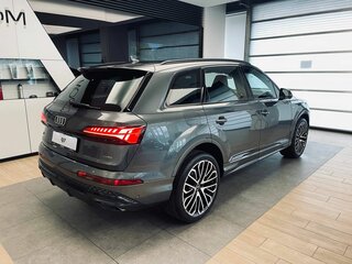 2025 Audi Q7 45 TFSI II (4M) Рестайлинг 2, серый, 11890000 рублей, вид 4
