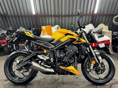 2023 Triumph Street Triple, жёлтый, 1170000 рублей, вид 3