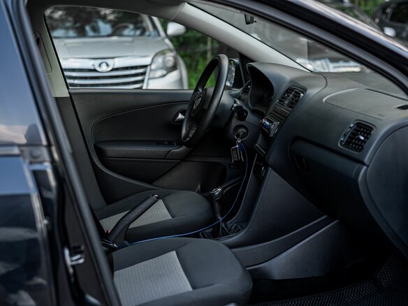 2011 Volkswagen Polo V, чёрный - вид 10