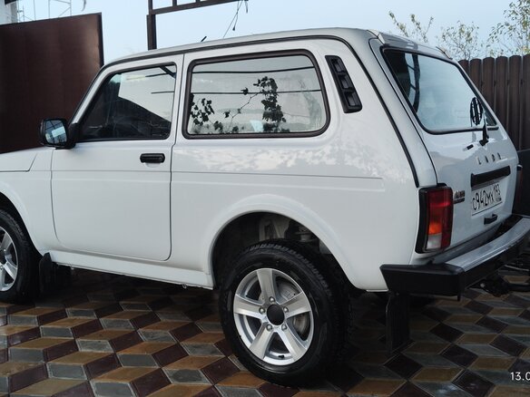 2024 Lada (ВАЗ) Niva Legend I, белый - вид 4