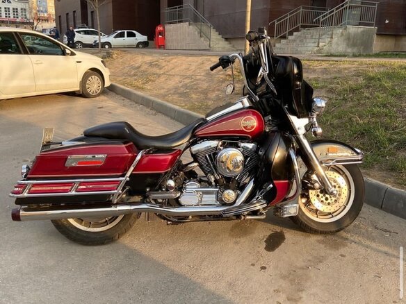 1995 Harley-Davidson Electra Glide, красный, 550000 рублей