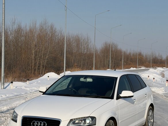 2011 Audi A3 II (8P) Рестайлинг 2, белый, 780000 рублей