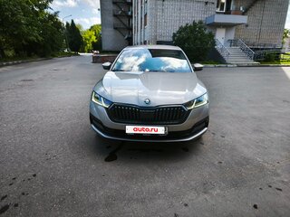 2022 Skoda Octavia IV (A8), коричневый, 2500000 рублей, вид 3