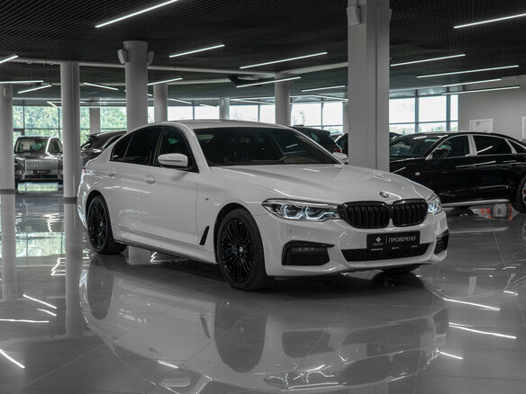 2019 BMW 5 серии 530d xDrive VII (G30/G31/G38), белый, 4980000 рублей - вид 1