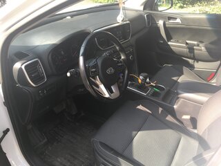 2018 Kia Sportage IV Рестайлинг, белый, 2450000 рублей, вид 4