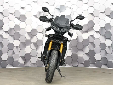 2023 Yamaha MT-09 Tracer (FJ-09), белый, 1227000 рублей, вид 5