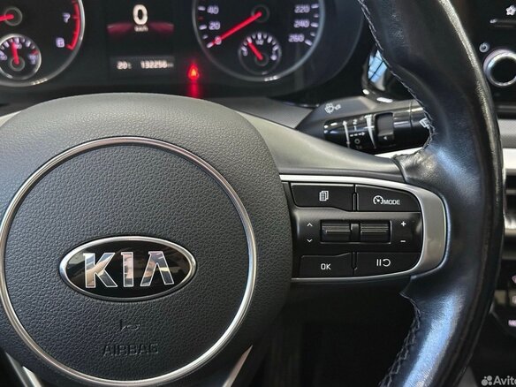 2020 Kia K5 III, чёрный, 1800000 рублей - вид 15