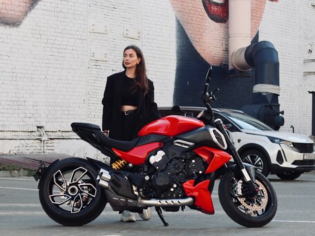 2024 Ducati Diavel V4, красный, 2419787 рублей, вид 1