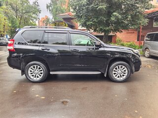 2016 Toyota Land Cruiser Prado 150 Series Рестайлинг 1, чёрный, 4050000 рублей, вид 4