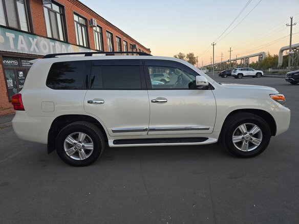 2015 Toyota Land Cruiser 200 Series Рестайлинг 1, белый - вид 12
