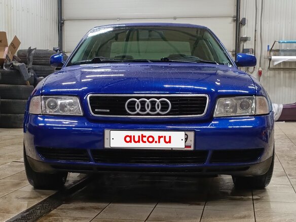 1995 Audi A4 I (B5), синий, 500000 рублей - вид 1