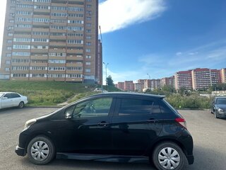 2013 Toyota Vitz III (XP130), чёрный, 665000 рублей, вид 2