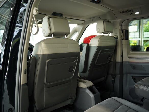 2023 Volkswagen Multivan T7, чёрный, 4790007 рублей - вид 11