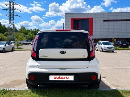 2017 Kia Soul II Рестайлинг, белый, 1175000 рублей, вид 4