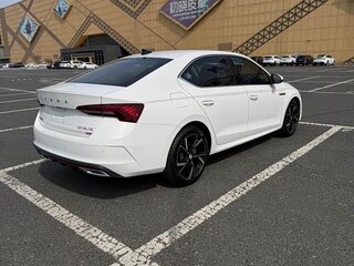 2022 Skoda Octavia IV (A8), белый, 2300000 рублей, вид 4