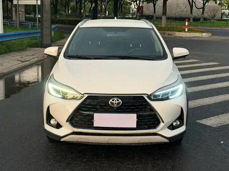 2023 Toyota Yaris L X XP150 Рестайлинг, белый, 942000 рублей, вид 2