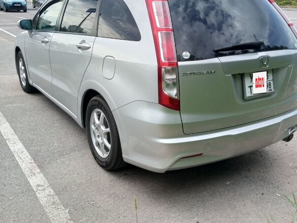 2011 Honda Stream II Рестайлинг, серебристый, 1290000 рублей - вид 3