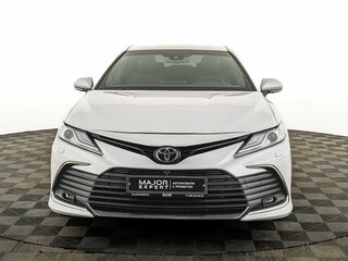 2021 Toyota Camry VIII (XV70) Рестайлинг, белый, 3030000 рублей, вид 2